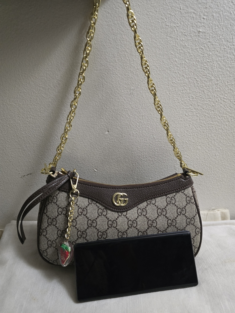 Gucci Beige/Brown GG Supreme Canvas Crossbody with Green-Red Strap - Picture 5 of 16
